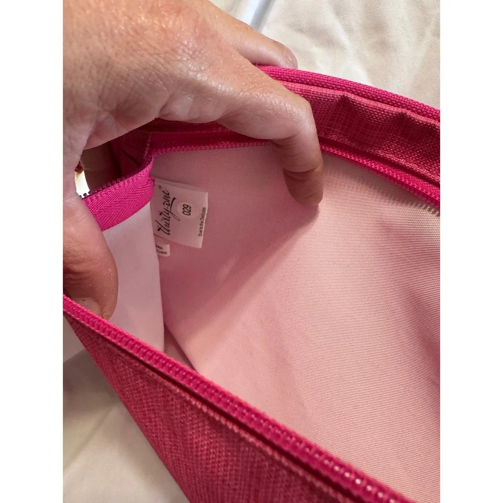 Thirty-One Pink Textured‎ Zip Pouch Organizer Travel Bag Case Snap on bag